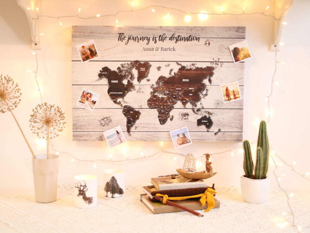 personalizowana mapa świata korkowa na pinezki drewno